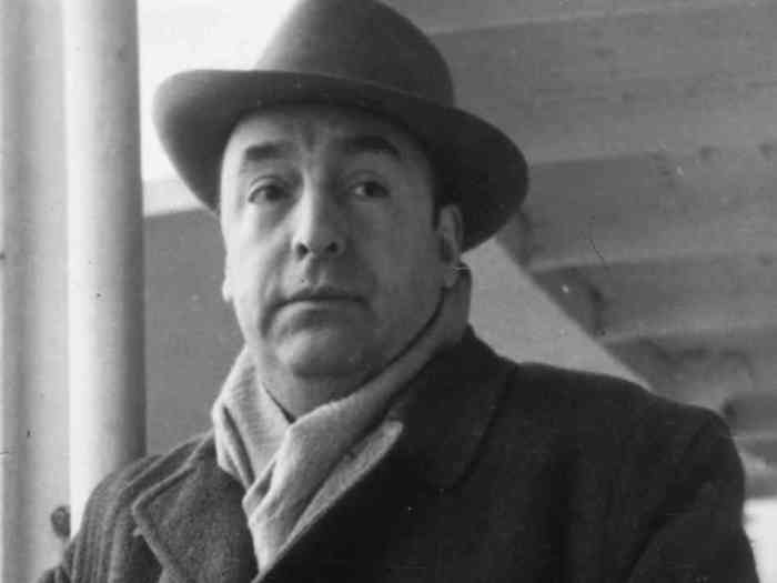 Walking around pablo neruda analysis